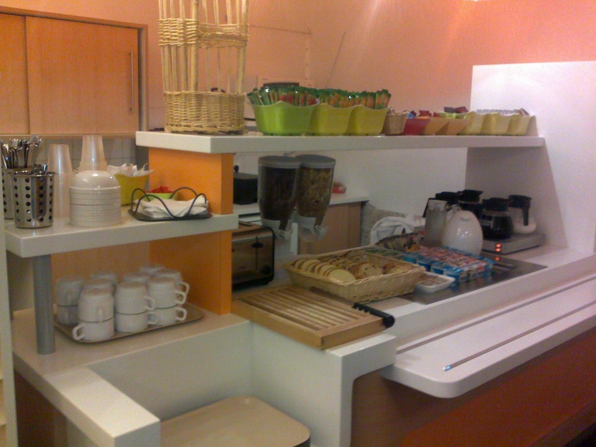 Hotel Ibis Budget Sud A9/a61 2*